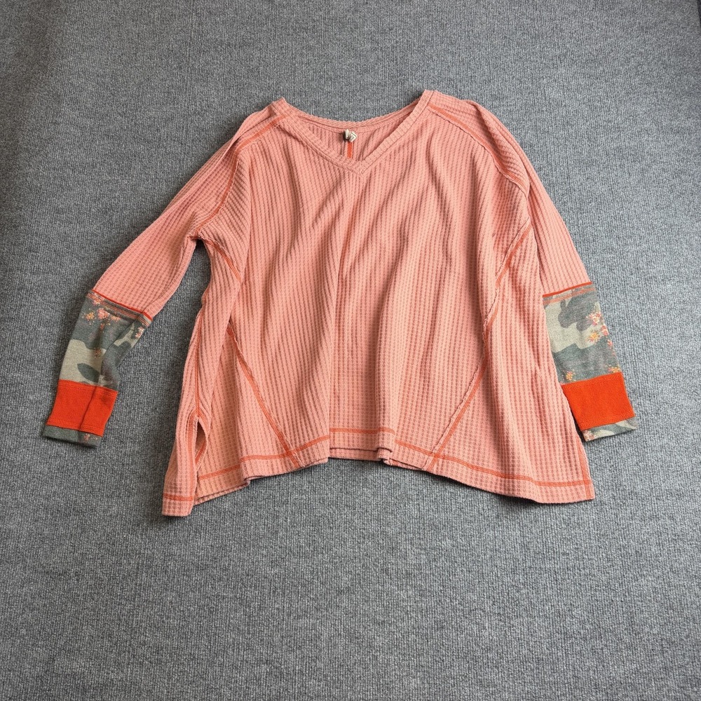 We The Free Shirt Womens Medium Pink Waffle Knit Camo Long Sleeve V Neck Top